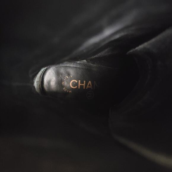 Chanel Vintage 2007 Patent Leather Lace-Up Heeled Ankle Boots Black 37.5 US 7 - Picture 9 of 14